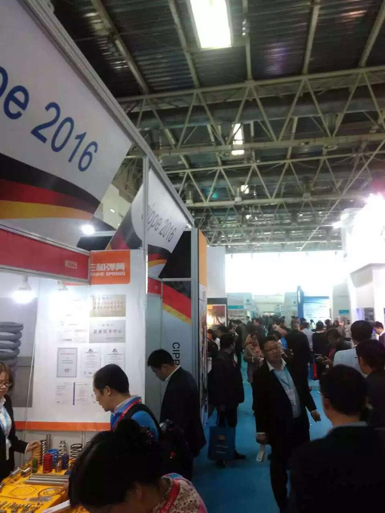 三(sān)和彈簧參(can)與全球最(zui)大的中國(guo)國際石油(yóu)石化展覽(lan)會